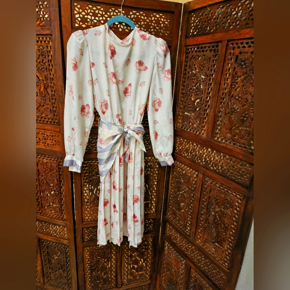 Marionette vintage rose dress